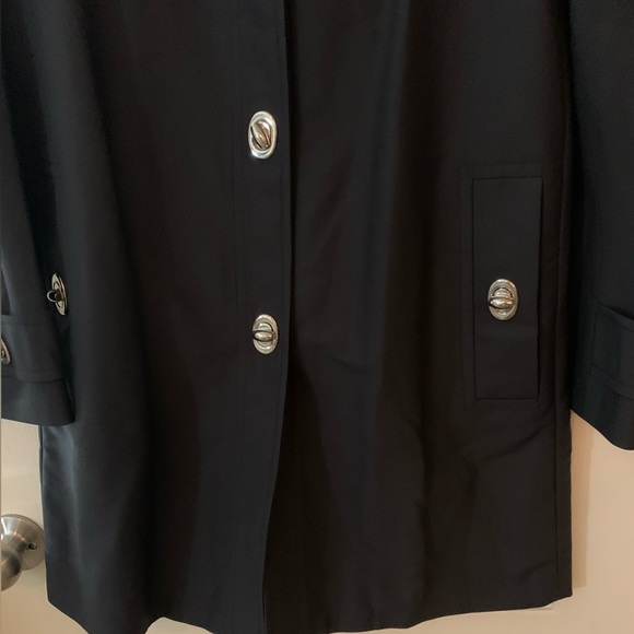 * Host Pick * Gucci Trench Coat - Picture 4 of 14